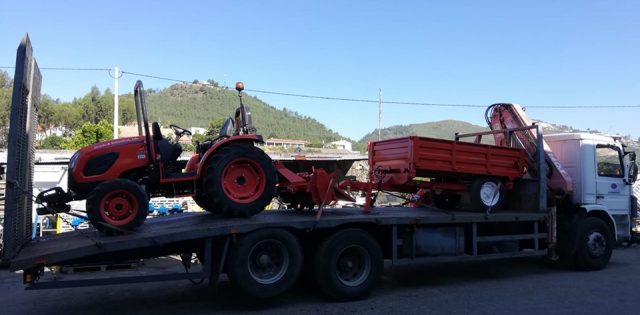 Trator Kioti CK3520 com Reboque