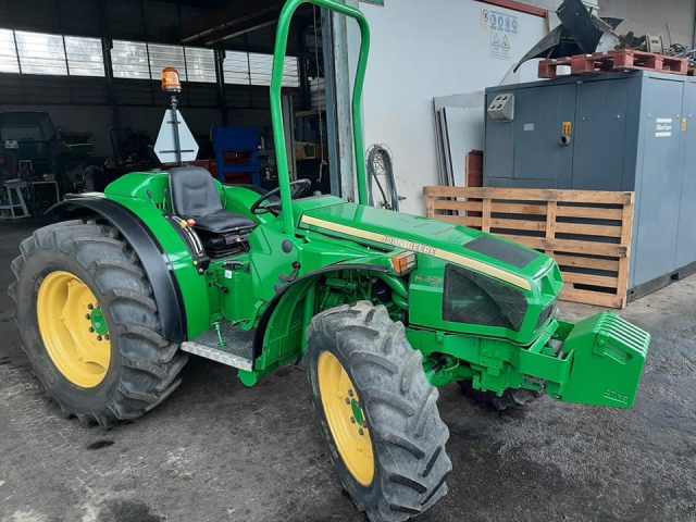 Trator John Deere Milénio 85